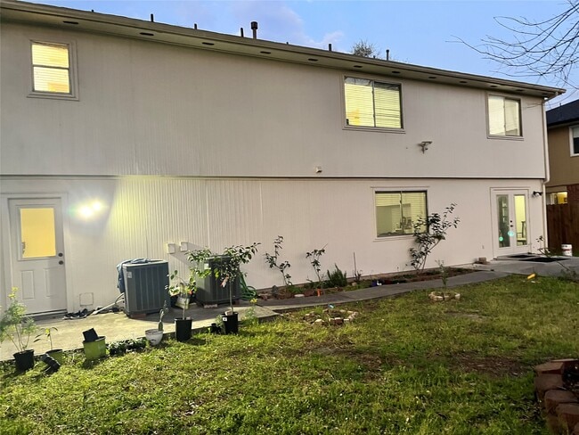 Building Photo - 28723 Sedgefield St