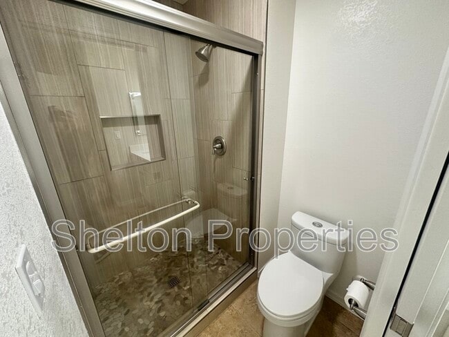 Building Photo - 6920 E 4th St