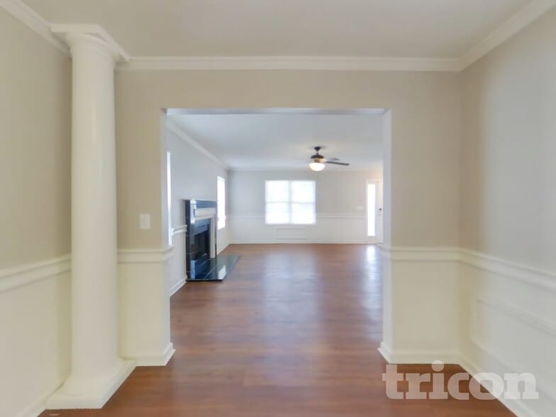 Building Photo - 636 Sadler Glen Dr