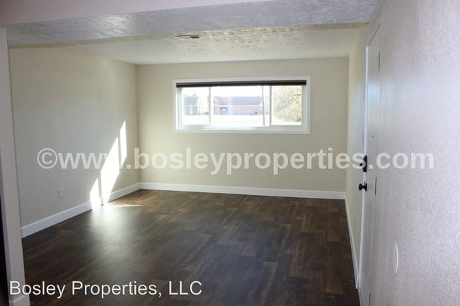 Building Photo - 1524 20th St S