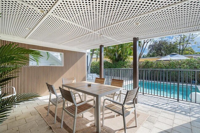 Building Photo - 920 SW 9th St