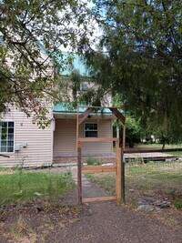 Building Photo - 3 Bed House in La Grande