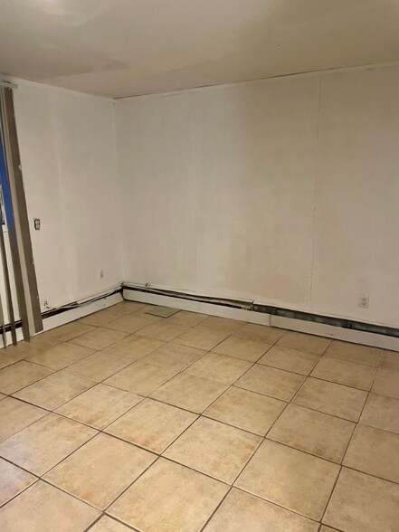 Building Photo - 1077 Martinstein Ave