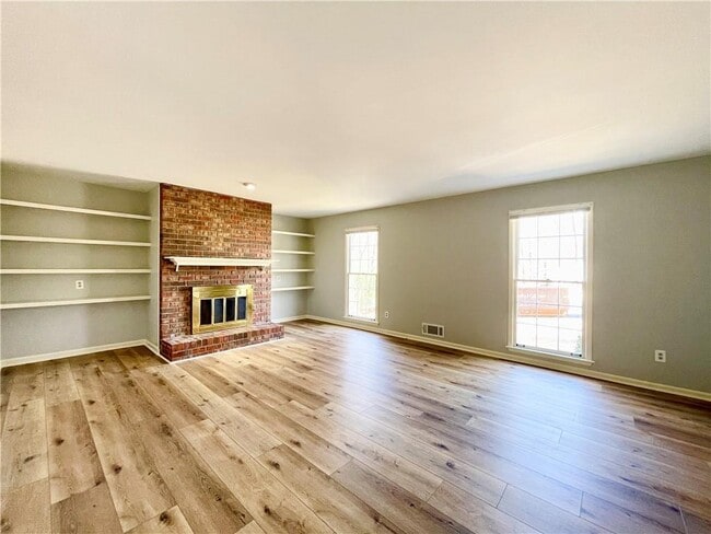 Building Photo - 1721 Emerson Ct NE