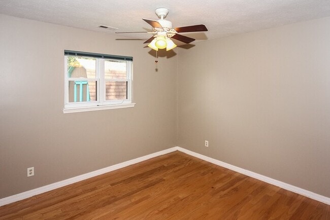 Building Photo - Brick Ranch and Fenced Yard in Decatur Twp!