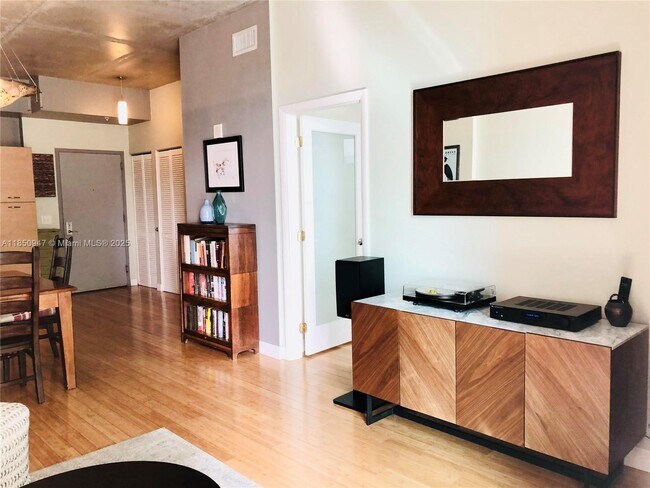 Building Photo - 2275 Biscayne Blvd Blvd