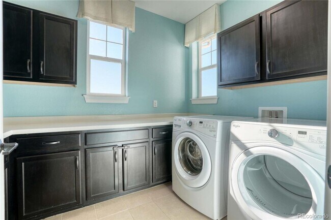 Building Photo - Beautiful Spacious 4 bed/4.5 bathroom in Broomfield - Available NOW!
