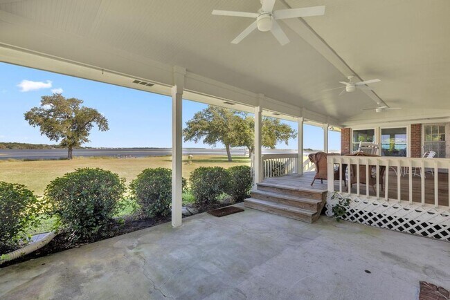 Building Photo - Fully Furnished Short Term Rental! Intercoastal Waterway!