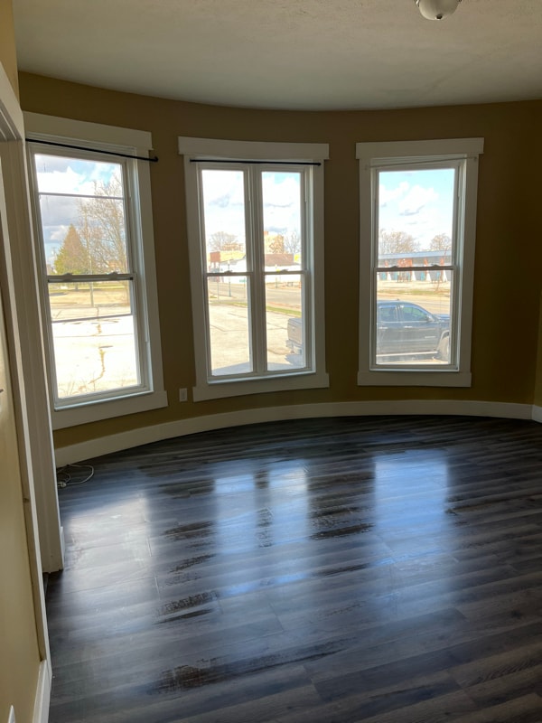 Building Photo - 913 S Main St