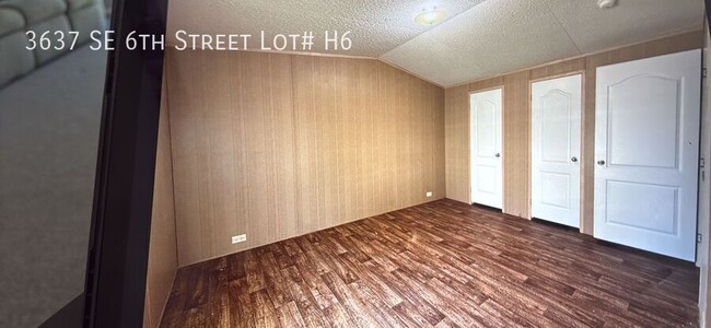 Building Photo - 3637 SE 6th St
