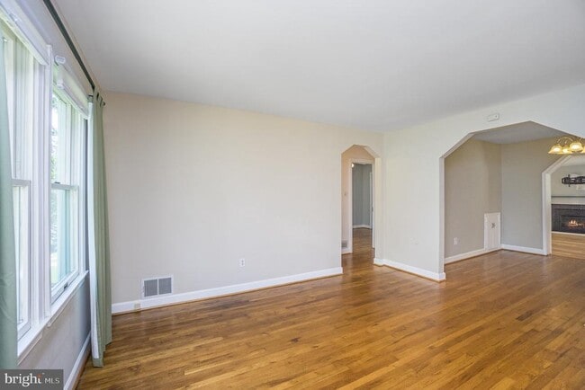 Building Photo - 2962 Strathmeade St