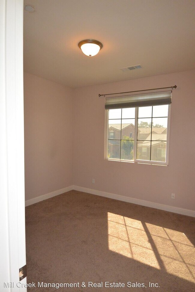 Building Photo - 4 br, 3 bath House - 2618 W. Sady