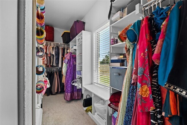 Building Photo - 230 Bequette Ln