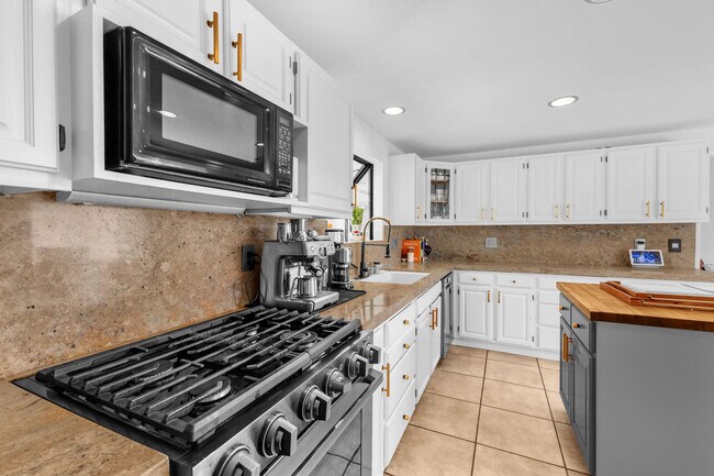 Building Photo - 45680 Vista Dorado Dr