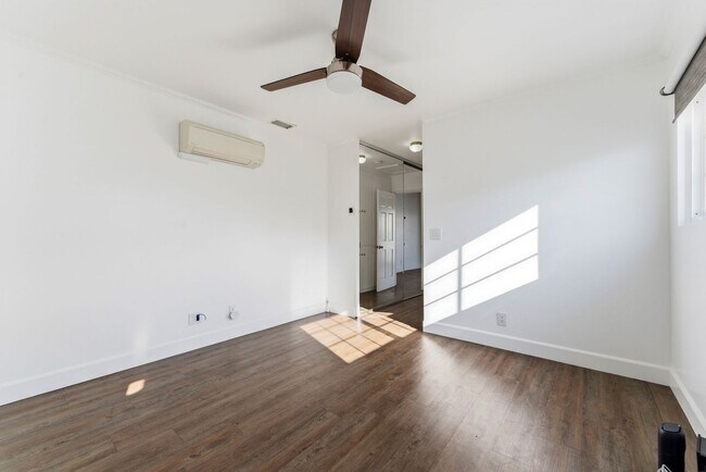 Building Photo - Prime Peninsula Living – 2BR/2BA Walk to Everything