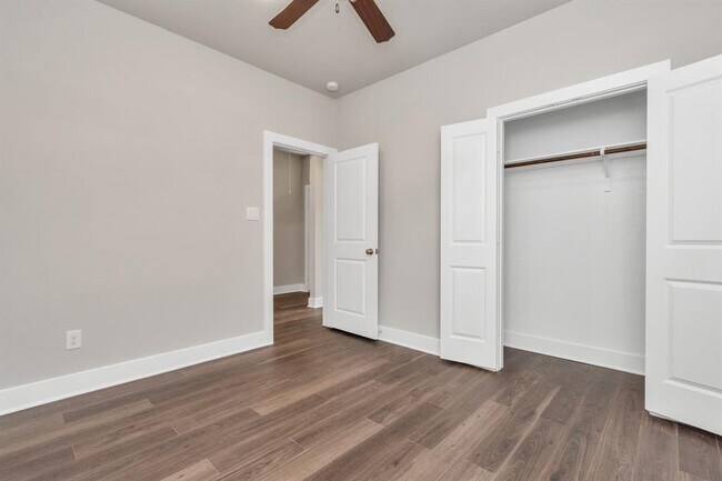 Building Photo - 10638 Cascade Crk Dr