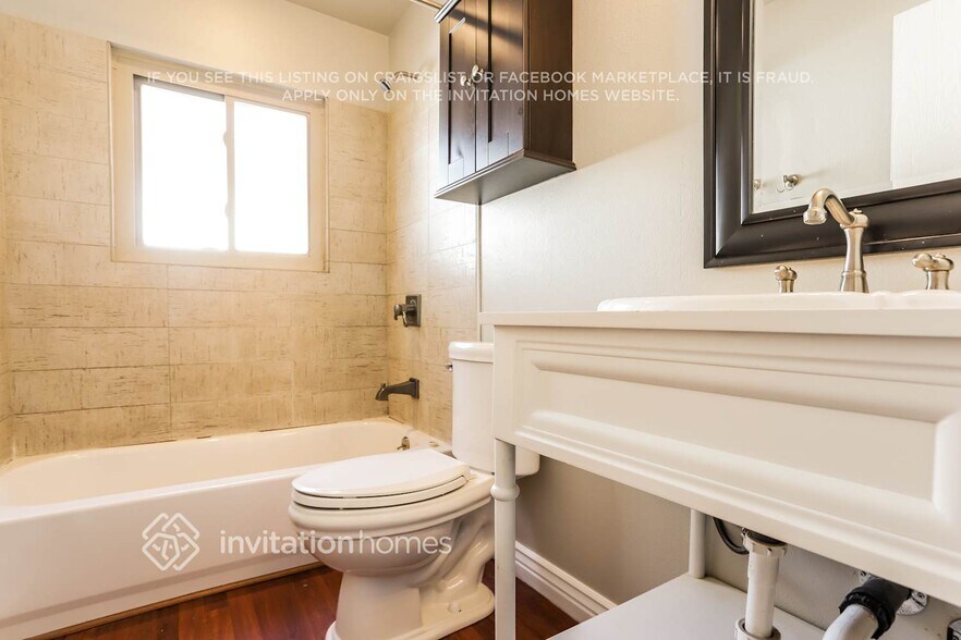 Building Photo - 2617 S Salida St