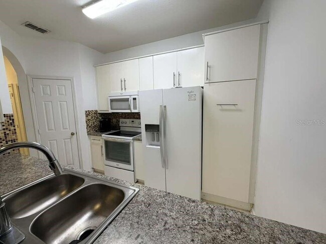 Building Photo - 6214 Stevenson Dr