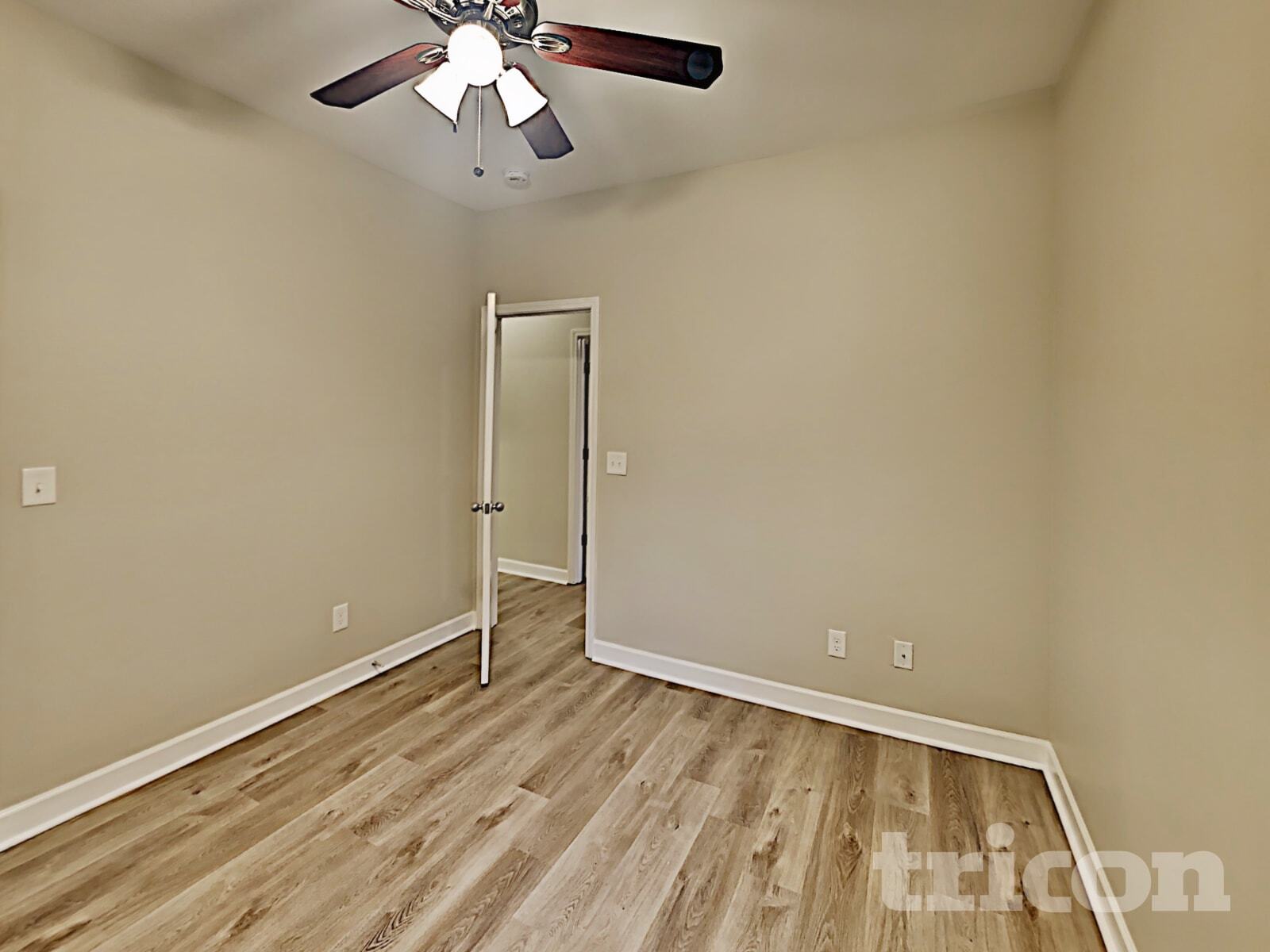 Building Photo - 1015 Golf View Way