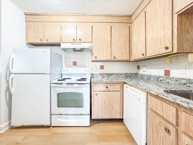 Building Photo - 11 Hodges Ave