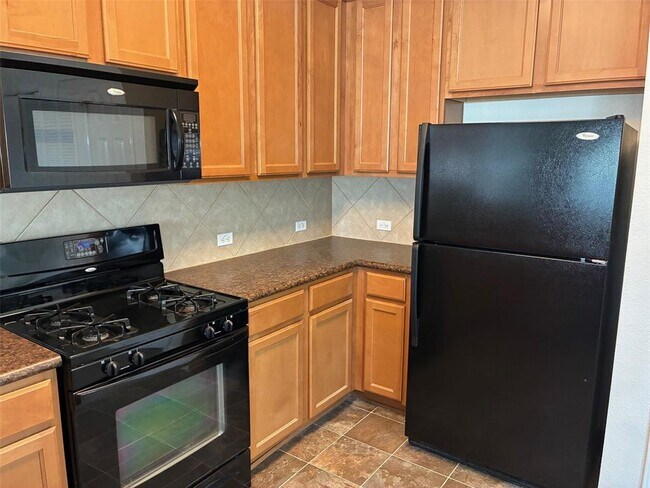 Building Photo - 9201 Brodie Ln