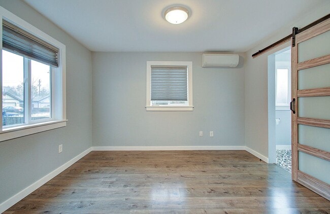 Building Photo - Charming 1+bd, 1ba Bungalow w/ Renovated Attic