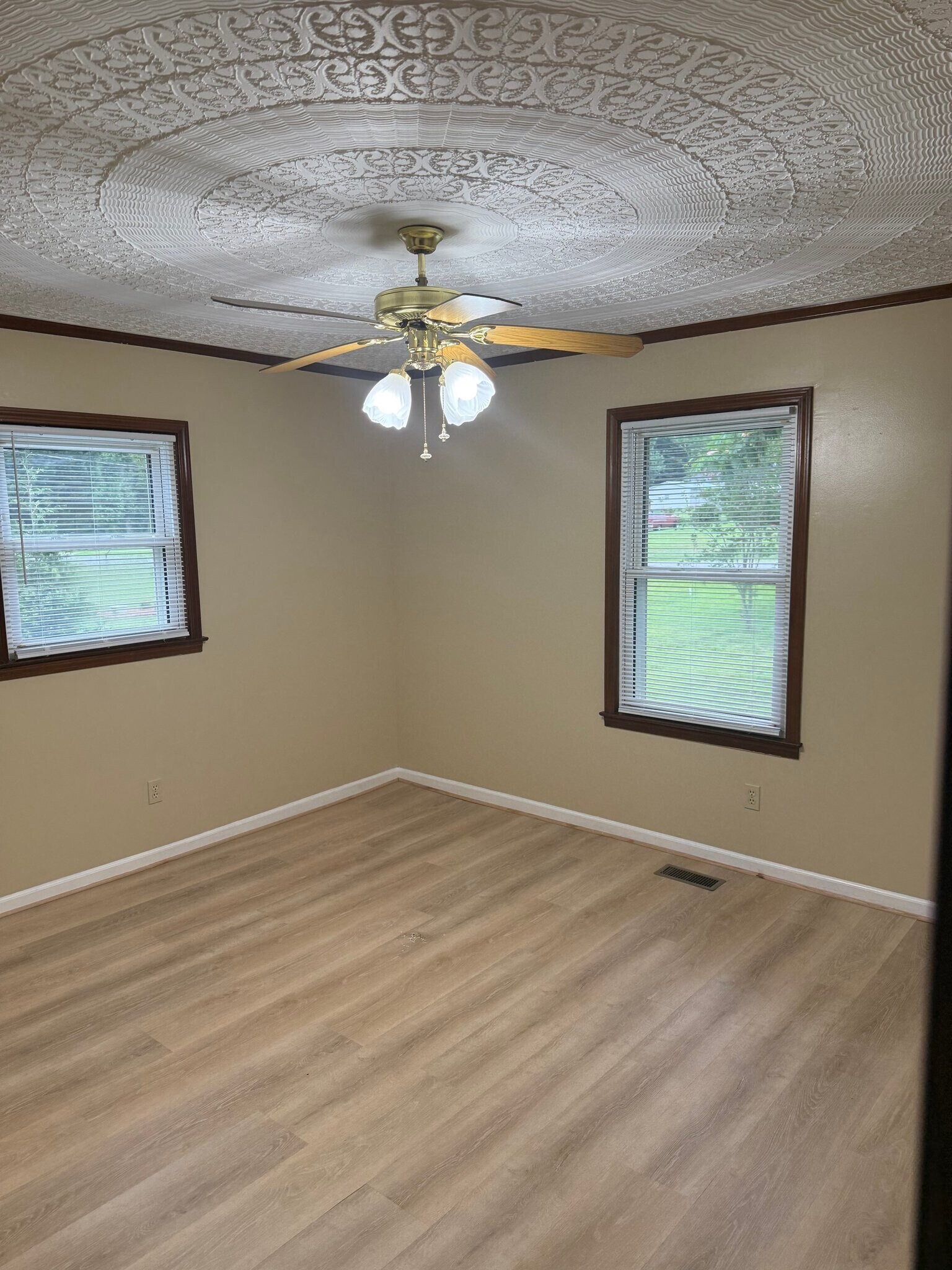 Building Photo - 1722 Maple Ln