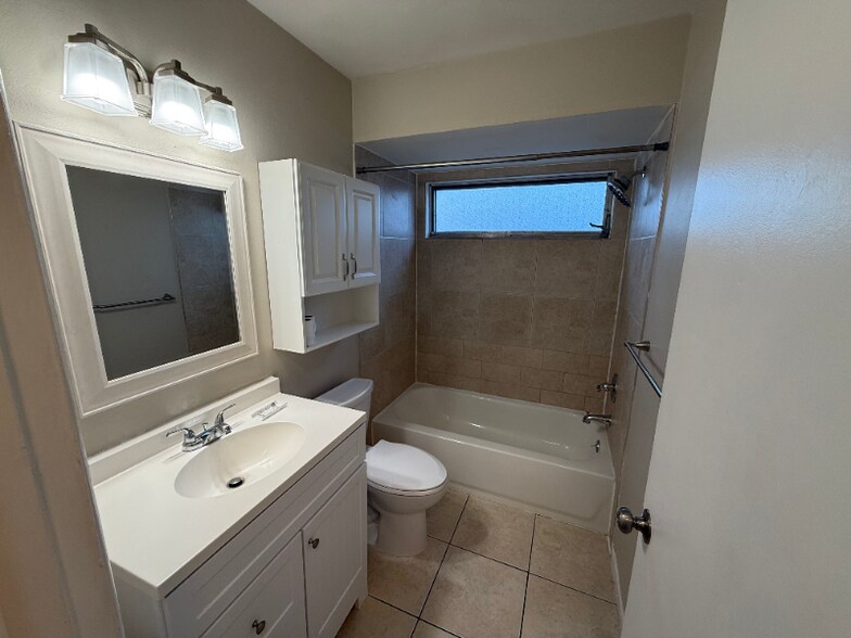 Building Photo - 1407 S Madison Ave