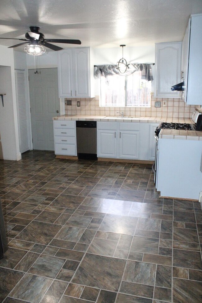 Building Photo - **COMING SOON!!! ** Gated Three Bedroom, 1 Bathroom House in Bay Point