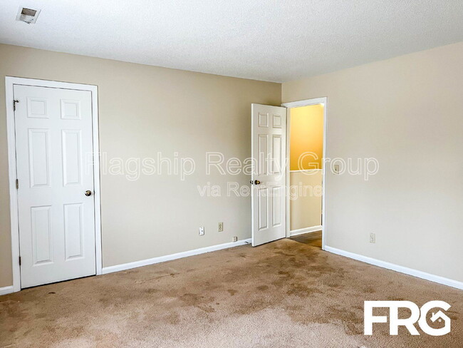 Building Photo - 4229- W Horne Ave