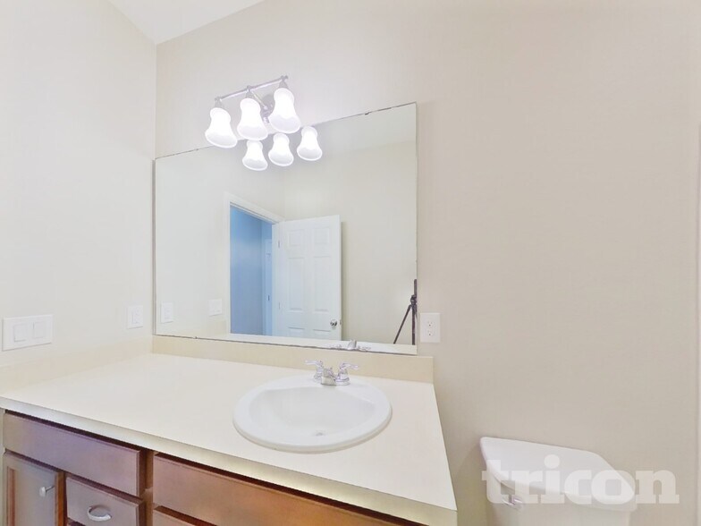 Building Photo - 2743 Red Horse Dr