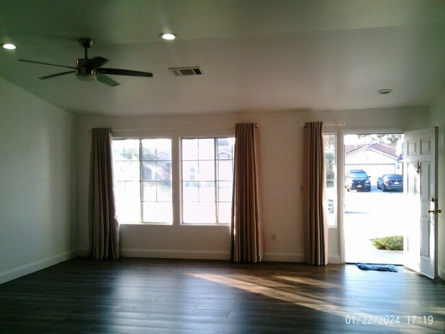 Building Photo - HOLIDAY SPECIAL $2847.50 MOVES YOU IN!!!   NW----SOLAR, SOLAR, SOLAR!!!   Application Pending