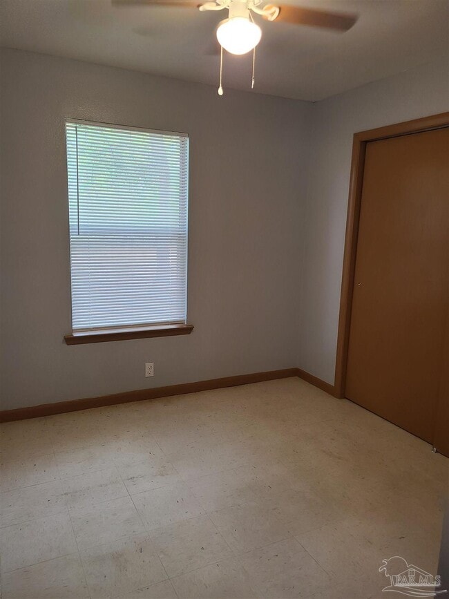 Building Photo - 457 S L St