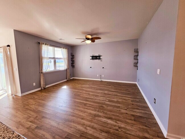 Building Photo - 3193 Bells Lk Cir