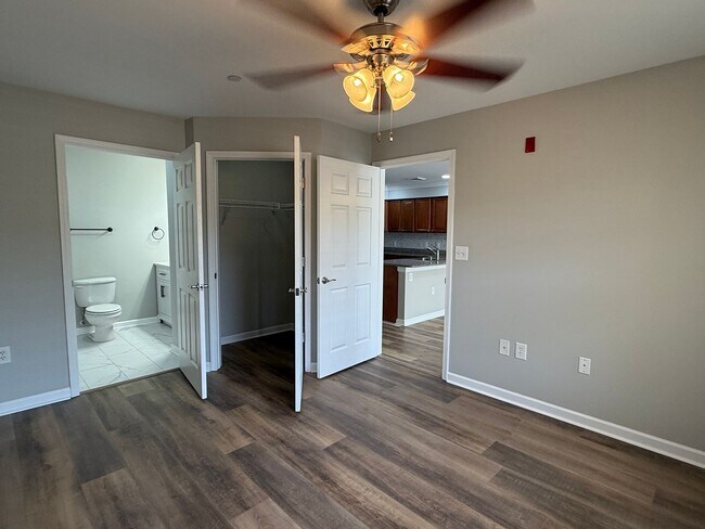 Building Photo - Immaculate 3/2bath one level unit- ETSU Campus
