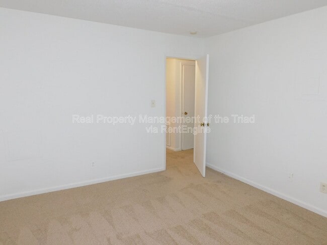 Building Photo - 2574 Green Oaks Ct SE
