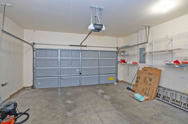Building Photo - Spacious 4-Bedroom in Renton’s Serenity Ridge