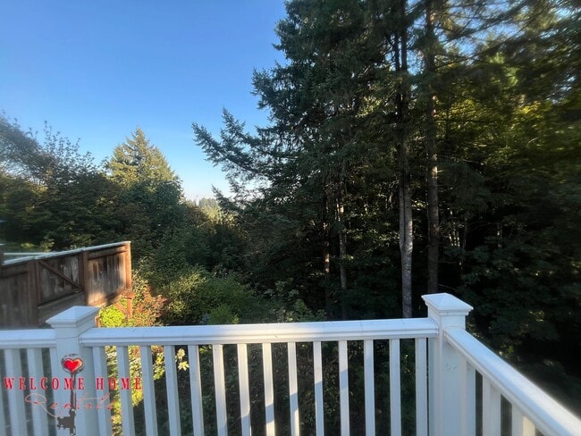 Building Photo - 2 bedroom townhome condo with AMAZING view, brand new carpeting and a fresh coat of paint!!!