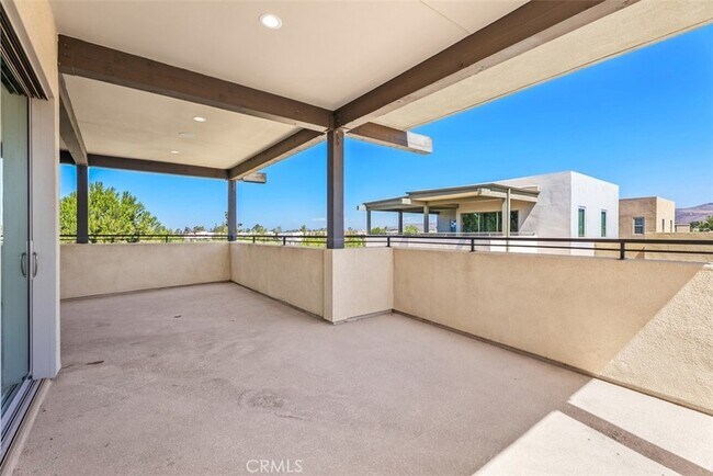 Building Photo - 123 Interval