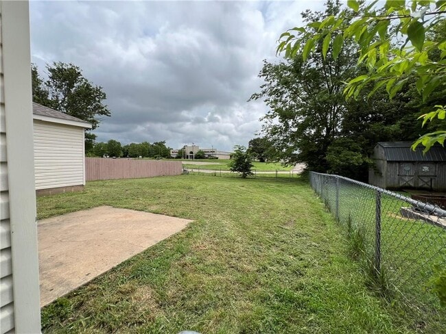 Building Photo - 609 Marigold Ave