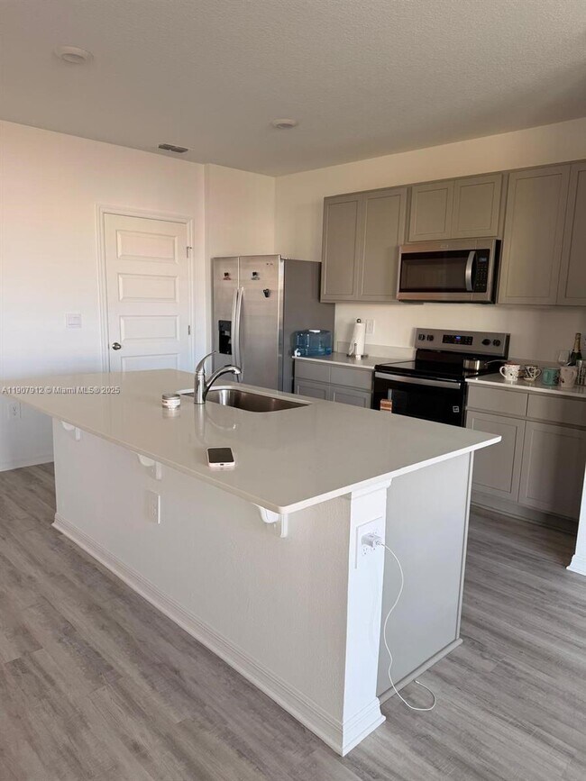 Building Photo - 632 Taylor Grvs St