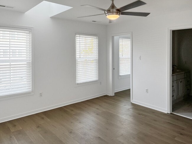 Building Photo - Holiday Special! Modern 3 Bedroom in Manchester - $300 off your first month! – No Application Fee...
