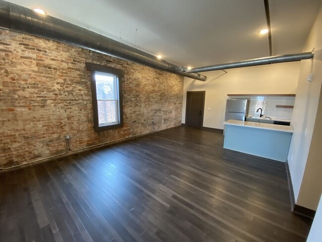 Building Photo - 227 Broadway St