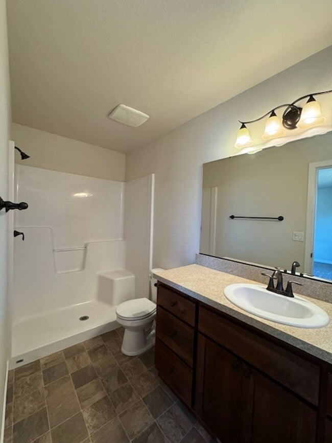 Building Photo - Dont miss out on this charming four bedroo...