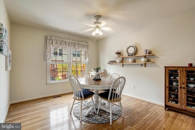 Building Photo - 5518 Sully Lake Dr