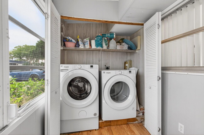 Building Photo - 213 Waterford Cresent