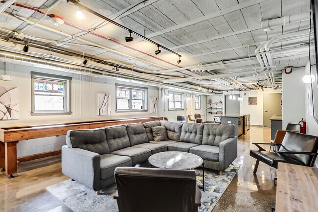 Building Photo - 551 W Euclid Ave