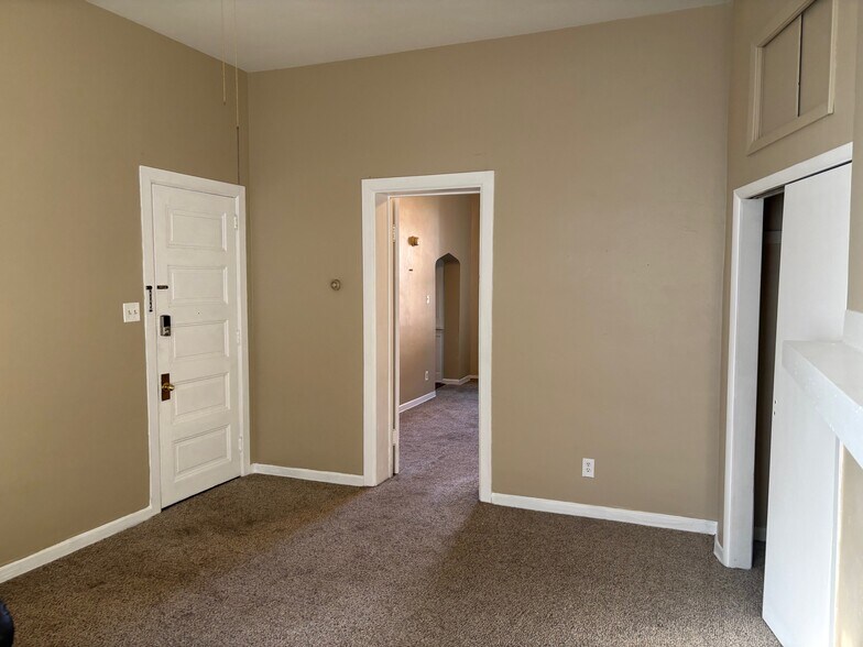 Building Photo - 406 Station Street