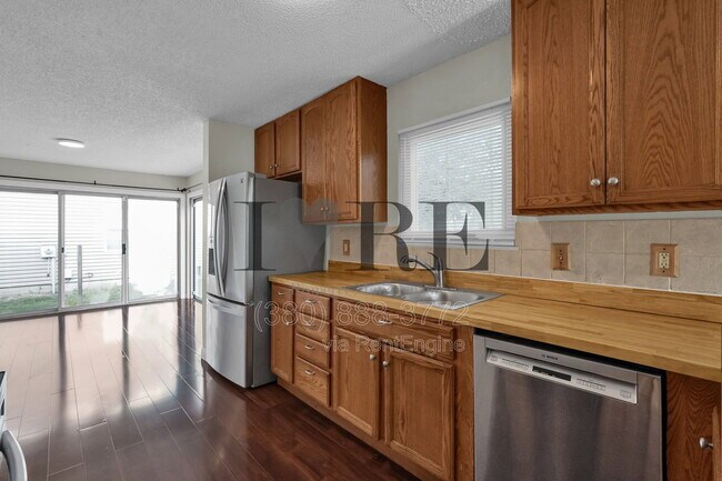Building Photo - 5066 Ivywild Ave