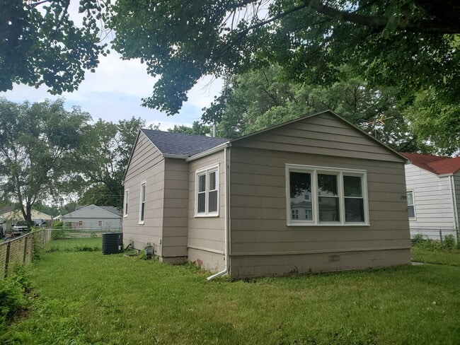 Building Photo - 2 bedroom, 1 bathroom home!